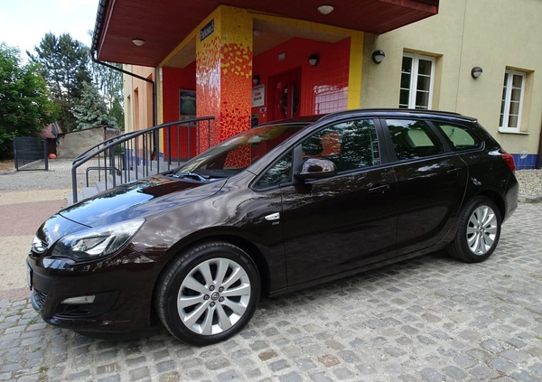 Opel Astra cena 35900 przebieg: 151000, rok produkcji 2014 z Gliwice małe 781